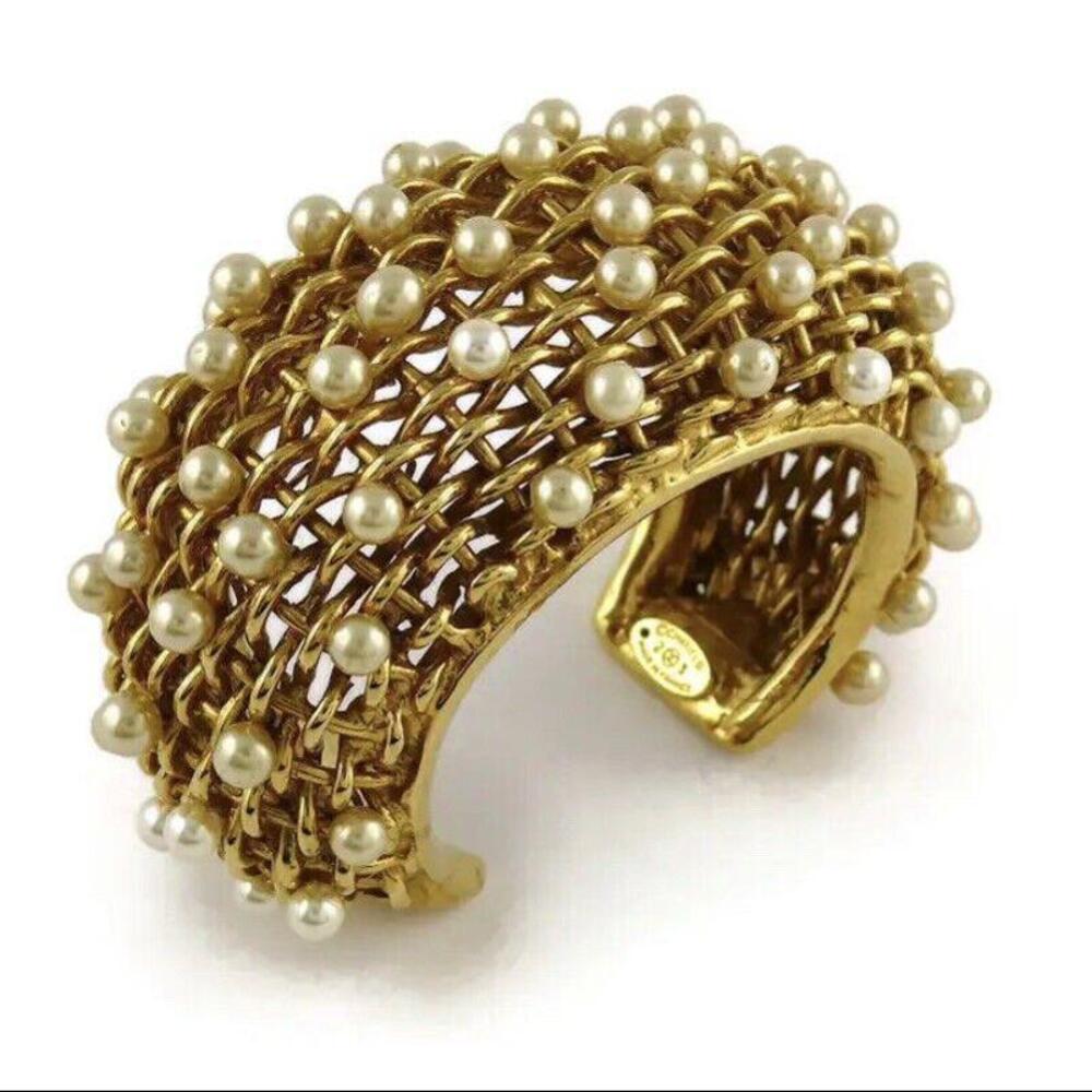 Chanel Vintage 1988 Gold Toned Braided Pearl Cuff Bracelet - Picture 3 of 6